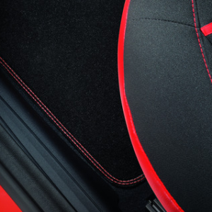 Vlaur talne preproge spredaj, črna, z rdečimi dvojnimi šivi